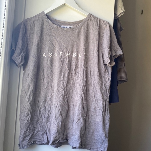 Tops - Assembly label grey T